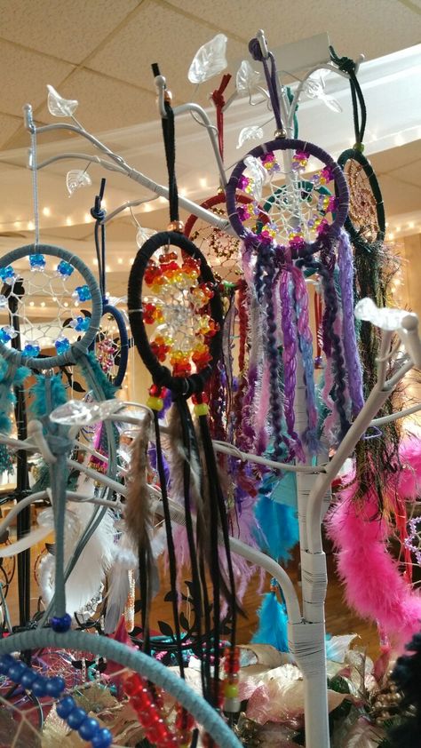 Selling Dream catchers at a craft fair Dreamcatcher Display Booth, Farmers Market Vendor, Small Dream Catcher, Craft Fairs, Dream Catcher