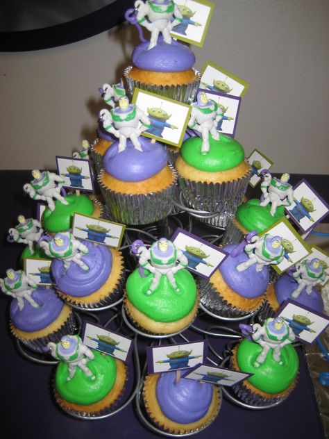 Buzz Light Year Cupcakes, Buzz Cupcakes, Groovy Birthday, Toy Story Party, Light Year, Birthday Cakes, Toy Story, Birthday Cake, Birthday Party