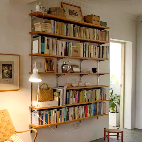 Girl Appartement, Japandi Library, Bookshelves For Small Spaces, Records Wall, Living Room Shelves, Room Shelves, Book Shelves, Reading Corner, Apartment Inspiration