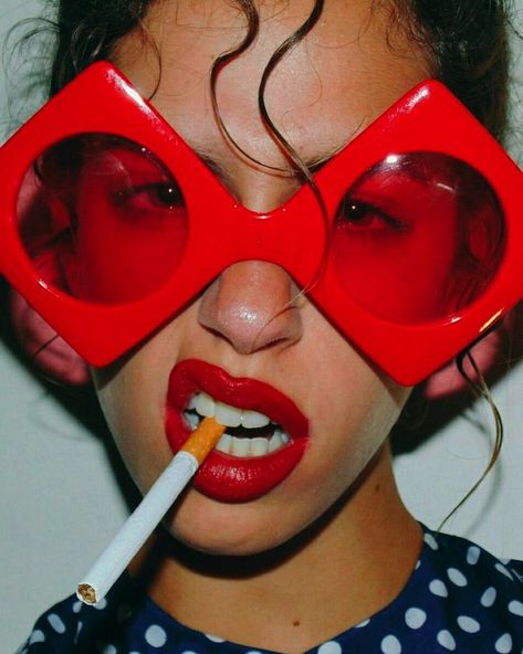 The crazy and irreverent photographs by Sofia Furió | Collater.al Crazy Sunglasses, Drawing Refrences, Cool Glasses, Poster Ideas, Cool Sunglasses, Fashion Portrait, Reference Photos, Photography Inspo, Artsy Fartsy