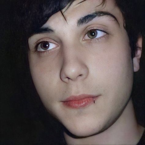 Frank Iero Cute, Frank Iero Revenge Era Makeup, Frank Iero Mustache, Frank Iero Cute Smiles, Frank Iero Flipping Off, Frank Iero Pro Rev, Revenge Era Frank Iero, Frank Iero Revenge Era, Bob Bryar