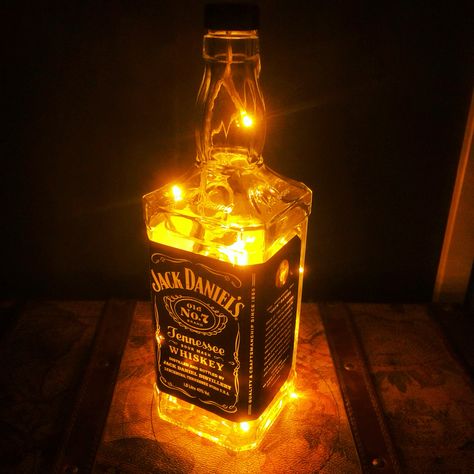 Jack Daniels Decorations, Coin Barbecue, Jack Daniels Lamp, Jack Daniels Birthday, Bottle Fairy Lights, Jack Daniels No 7, Jack Daniels Bottle, Lamps Ideas, Bday Gifts