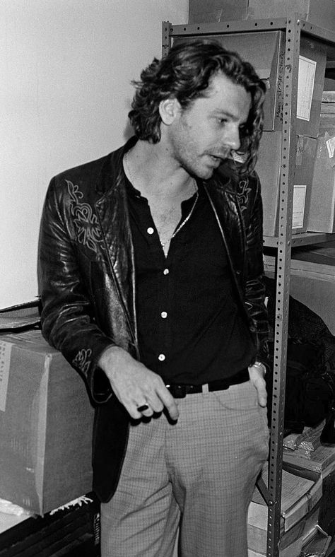 Michael Hutchence, 80s Bands, George Michael, Alex Turner, Man Style, Pretty Photos, Perry Ellis, Music Love, Hutch