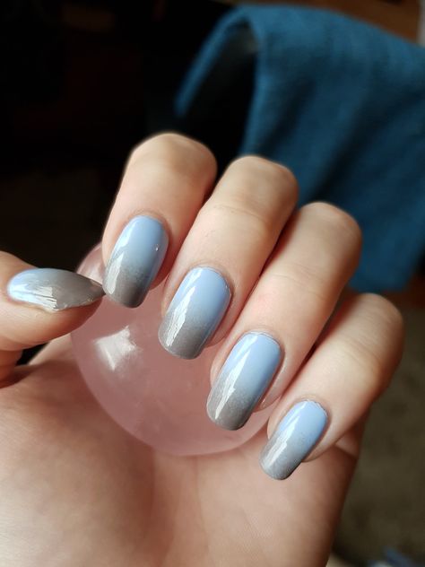 Easy and quick sky blue and gray nail gradient. Blue And Grey Nails Designs Color Combos, Light Blue And Gray Nails, Blue And Gray Nails, Nail Gradient, Gray Nail, Grey Nail Art, Grey Nail, Grey Nail Designs, Blue Nail Art