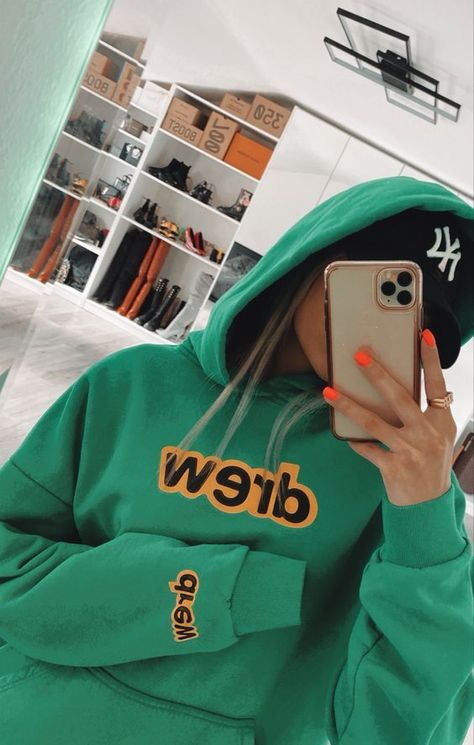 Drew House Outfit, Drewhouse Hoodie, Drew Sweatshirt, Drew House Hoodie, Drew Hoodie, Hailey Justin, Ideas Selfies, Hoodie Outfit Men, Drew House