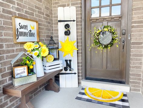 Lemon decor Summer Porch Decor Front Entry, Small Porch Decor, Small Porch Ideas, Small Porch Decorating, Summer Front Porch Decor, Summer Porch Decor, Spring Porch Decor, Summer Front Porches, Your Welcome