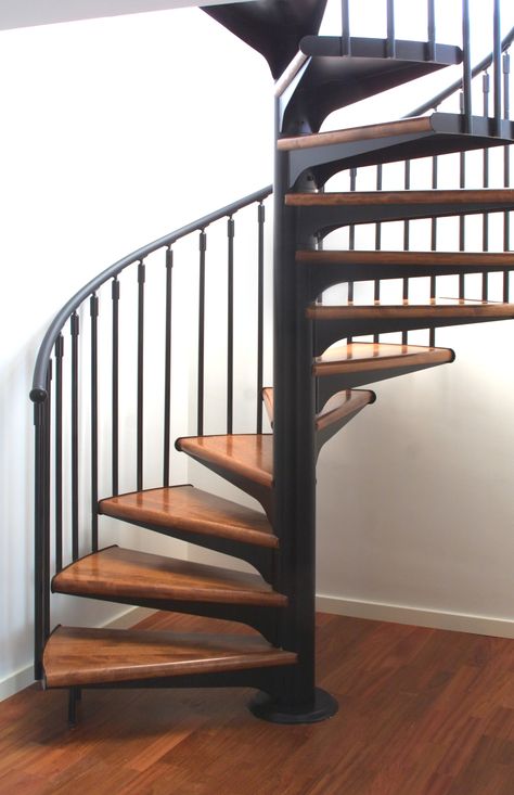 Round Stairs, Spiral Stairs Design, Spiral Stair, Circular Stairs, Spiral Staircases, Iron Staircase, Building Stairs, Steel Stairs, Wooden Steps