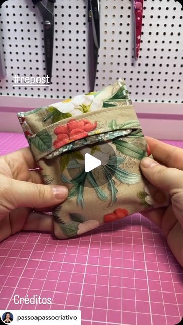 Small Pouch Pattern, Sew Accessories, Sewing Tutorials Bags, Couture 2024, Bag Tutorials, Fabric Pouch, Beginner Sewing Projects Easy, Small Sewing Projects, Pouch Pattern