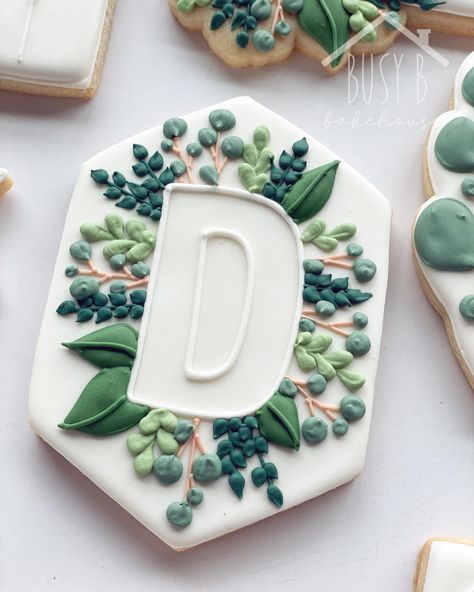 Busy B Bakehouse- Madison on Instagram: “Be-leaf me, you’re gonna love this set!🌿 ⠀ ⠀ ⠀ ⠀ ⠀ ⠀ #greenarycookie #monogramcookies #babyshowercookies #decoratedcookies #ediableart…” Greenery Royal Icing Cookies, Name Cookies Decorated, Gemstone Cookies, Plant Cookies, Initial Cookies, No Bake Sugar Cookies, Monogram Cookies, Fancy Cupcakes, Wedding Cookie