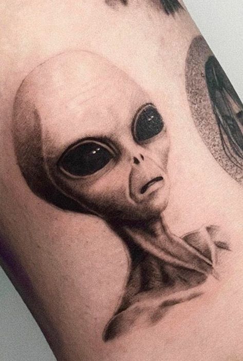 Alien Tattoo Realistic, Grey Alien Tattoo, Simple Realism Tattoo, Alien Tattoo Ideas, Fancy Tattoo, Alien Tattoos, Space Tattoo Sleeve, Third Eye Tattoos, Ufo Tattoo