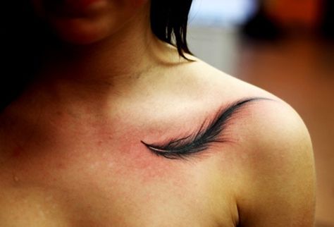 Tattoo Plume, Tattoo Collarbone, Small Chest Tattoos, Bone Tattoos, Chest Tattoos For Women, Collar Bone Tattoo, Feather Tattoo, Collar Bone, Feather Tattoos