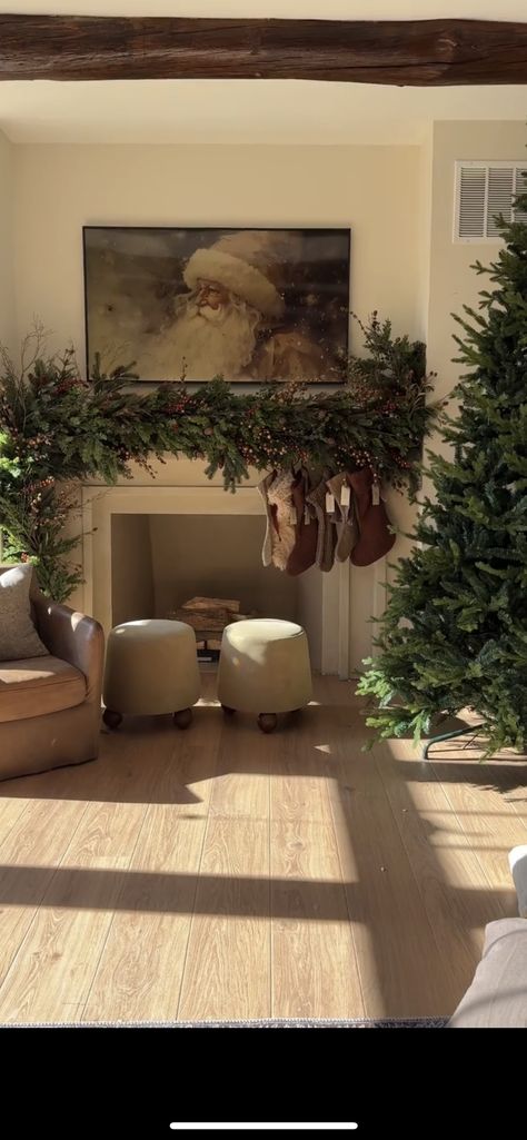 Amber Interiors Christmas, Under Tv Christmas Decor, Earth Tone Christmas Decor, European Christmas Decor, Anthropologie Christmas Decor, Christmas Decor Aesthetic, European Christmas, Traditional Holiday Decor, Cozy Christmas Decor