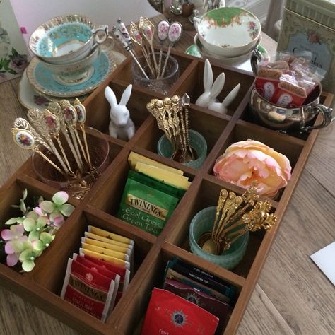 Desk Tea Station, Tea Corner Ideas Bedroom, Wooden Tea Box Ideas, Tea Nook Ideas, Tea Making Station, Bedroom Tea Station, Small Tray Decor Ideas, Tea Tray Display, Tea Room Ideas