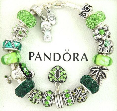 Pandora Green, Pandora Bracelet Designs, Bracelet With Charms, Rhinestone Fashion, Green Girl, Pandora Silver, Silver Charm Bracelet, Pandora Bracelets, Green Emerald