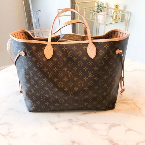 Lv Bag Neverfull, Louis Vuitton Uk, Louis Vuitton Gm, Louis Vuitton Neverfull Sizes, What’s In My Neverfull, Lv Neverfull Mm, Louis Vuitton Handbags Outlet, Louis Vuitton Neverfull Gm, Neverfull Gm