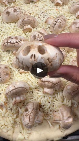 Skeleton Pizza, Mushroom Skeleton, Spooky Pizza, Spooky Mushroom, Creepy Halloween Food, Halloween Pizza, Happy Halloweenie, Halloween Sweets, Dinner Meal Prep