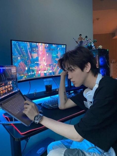 Gamer Boys Aesthetic, Brp Port Rpw Icon, Aesthetic Names For Instagram, Gamer Boyfriend, Gamer Boys, Gamer Boy, Cute Black Guys, Cute Asian Guys