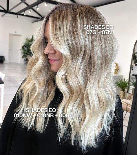 Redken | When the melt is like butter 🙌. For this lived in blonde, #RedkenPartner @tialambourn_hair uses Shades EQ 07G + 07N in Zone 1, finishing… | Instagram Bright Blonde Redken Formula, Redken Shades Eq Formulas Blondes, Blonde Formulas, Shades Formulas, Hair Toning, Redken Blonde, Toner Formulas, Butter Blonde Hair, Toner For Blonde Hair