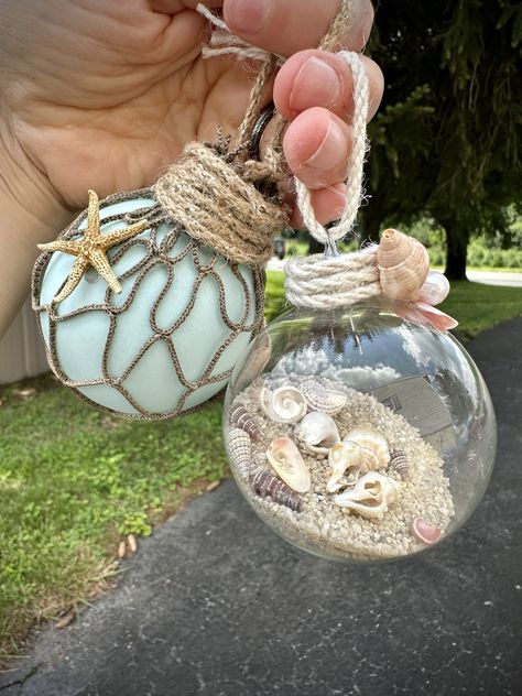 Sand Ornaments, Beach Christmas Trees, Beach Crafts Diy, Beach Christmas Decorations, Nautical Ornaments, Seashell Christmas Ornaments, Themed Ornaments, Beach Themed Crafts, Beach Christmas Ornaments