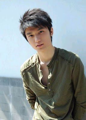 Short Asian Hairstyles? (Low maintenance preferable) - AuthenticForum Asian Guy Hairstyles, Hairstyles Low Maintenance, Asian Men Short Hairstyle, Guy Hairstyles, Cool Easy Hairstyles, Asian Guy, Asian Man Haircut, Korean Men Hairstyle, Hipster Hairstyles