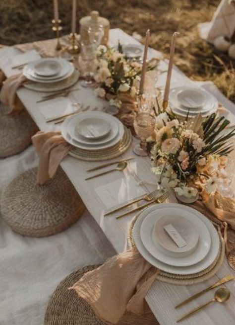 Tafel Decor, Elegant Dinner Party, Boho Picnic, Elegant Dinner, Table Set Up, Wedding Table Decorations, Picnic Party, Wedding Table Settings, Studio Photo