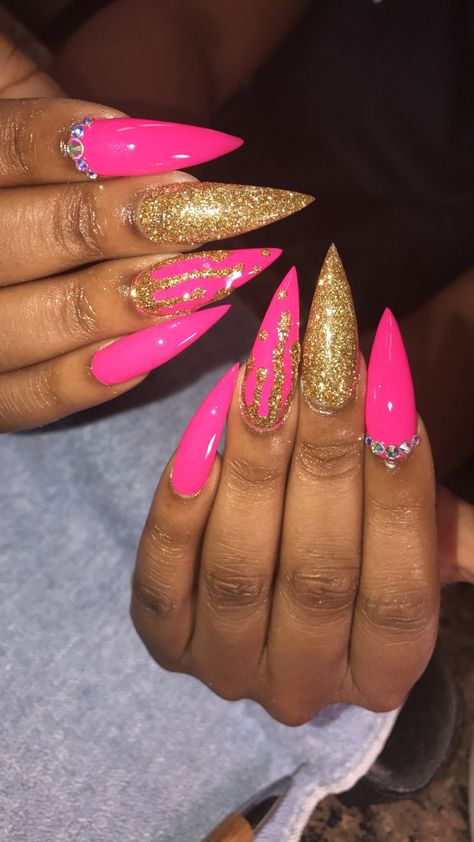 Pinterest & IG @jaelynstlewis ✨ Dip Ideas, Baddie Nails, Gold Nail, Her Nails, School Nails, Manicure Y Pedicure, Bling Nails, Nail Inspiration, Fancy Nails