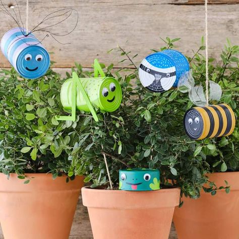 Diy Garden Decor Easy, Recycled Art Projects Upcycling, Up Cycling Ideas, Recycling Workshop, Easy Crafts For Seniors, Tin Can Animals, Garden Craft Ideas, Elderly Activities Crafts, Orange Tissue Paper