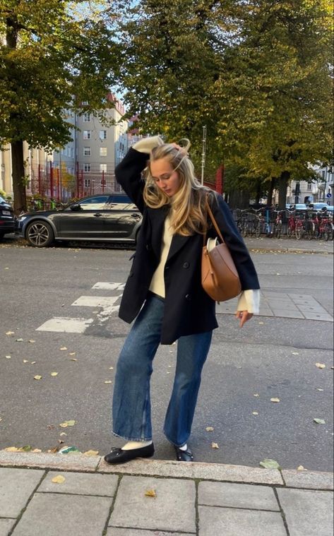 Scandinavian Style Work Outfits, Scandinavian Fall Fashion 2023, Autumn Copenhagen Style, Scandi Fall Outfits, Copenhagen Fall Fashion, Scandi Fashion Winter, Scandi Outfit Winter, Fall Copenhagen Style, Autumn Scandinavian Fashion