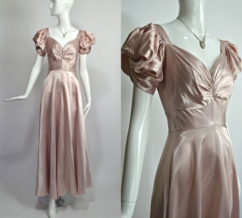 FASHION ORIGINATORS GUILD 1930's Vintage Pale Pink Liquid Satin Dramatic Sleeve Evening Gown Old Hollywood Glamour 26" Waist Small by RubyFayesVintage on Etsy https://www.etsy.com/listing/290932683/fashion-originators-guild-1930s-vintage 1930s Gown, Vintage Hollywood Glamour, Evening Gowns With Sleeves, Fashion Reference, Dress Form Mannequin, Fashion Model Poses, Liquid Satin, 1930s Fashion, Old Hollywood Glamour