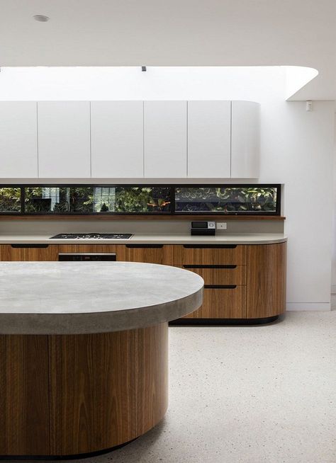 Art Deco House Transformed into a Spacious Modern Australian Home Art Deco Kitchen Ideas, Flat Panel Kitchen Cabinets, Modern Australian Home, Stone Kitchen Island, Panel Kitchen Cabinets, Interior Art Deco, Curved Kitchen Island, Art Deco House, Curved Cabinets