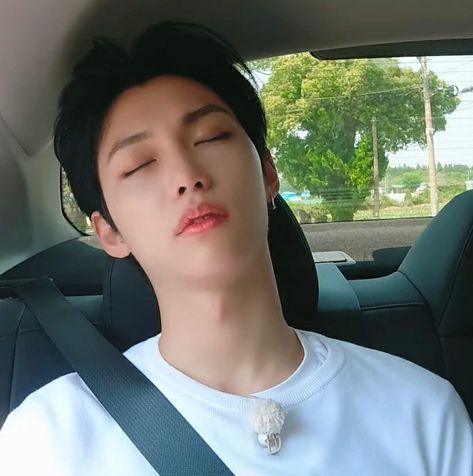 Skz Felix Sleeping, Hyunlix Sleeping Together, Lee Felix Sleeping, Stray Kids Sleeping, Felix Sleeping, Lee Felix, Kids Sleep, Felix Stray Kids, Pretty People