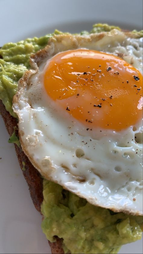 Breakfast Foods Aesthetic, Fried Egg Aesthetic, Eggs Aesthetic, Egg Aesthetic, Toast With Egg, Eggs Toast, Egg Toast, Healthy Lifestyle Food, Food Is Fuel