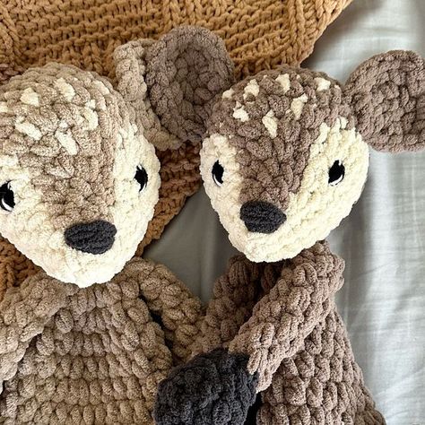 Bri Dudley | Handmade baby gifts on Instagram: "Flashback to these deer darlings!   Haven’t made a fawn in a while so giving them some love! These woodland friends are always in the Etsy shop as a made to order listing!   Such a precious gift for a woodland nursery or outdoors theme! Handmade is always so special at baby showers!   Pattern is from @mamamademinis  Left lovey is @bernatyarn  Right is @craftedbycatherine   #dearlittledudley #woodlandnursery #etsycreatorco #babyshowergiftideas #babydeer" Deer Lovey Crochet Free Pattern, Crochet Woodland Animals, Boho Nursery Inspiration, Woodland Crochet, Fawn Nursery, Woodland Baby Girl, Crochet Wolf, Woodland Themed Nursery, Crochet Woodland