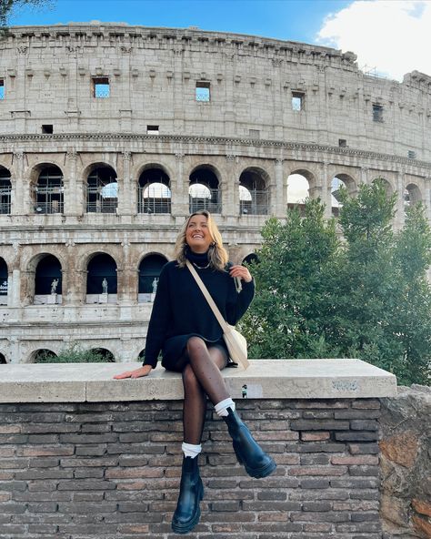 What to Wear In Rome, Italy || Outfit Ideas To Wear In Rome This Fall Italy Winter Fashion Outfit Ideas, Italy Ootd Spring, Italy Cold Weather Outfits, Italy Winter Travel Outfits, Europe Outfit Inspo Spring, Honeymoon Outfits Fall, Italy Outfit Inspo Spring, Outfit For Italy Winter, Italy Trip Outfits Winter