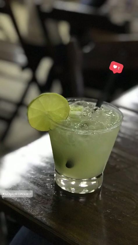 Caipirinha Fake Story, Pretty Drinks, Food Snapchat, Fake Story, A Food, Vodka, Alcoholic Drinks, Snapchat, Food And Drink