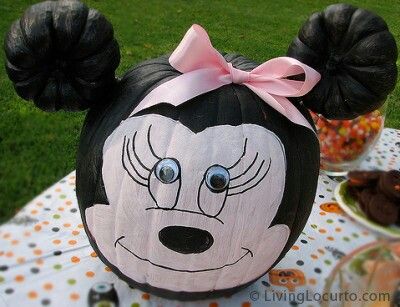 Minnie mouse pumpkin Calabaza de minnie mouse Mini Mouse Pumpkin, Pumpkin Painting Party, Minnie Mouse Pumpkin, Disney Halloween Parties, Creative Pumpkin Decorating, Halloween Party Activities, Mouse Pumpkin, Mouse Paint, Mouse Halloween