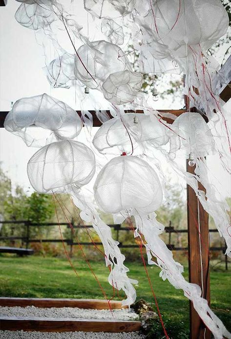 Jellyfish Light, Leafhopper, Deco Nature, Under The Sea Party, Recycled Art, Décor Diy, Mermaid Party, Paper Sculpture, Paper Lanterns