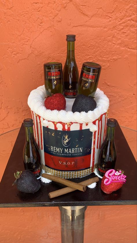 Remy Cake, Alcoholic Cakes, Lamborghini Quotes, Booze Cake, Mini Dessert Recipes, Bottle Cake, Remy Martin, Mini Dessert, Creative Cake Decorating