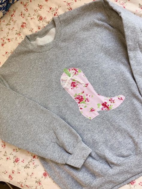 Embroidered Cowboy Boot Sweatshirt Cute Hoodies for Women Sweatshirts Gift for Her Aesthetic Trendy Crewneck Pinterest Shirt Patchwork - Etsy Fabric Embroidered Sweatshirt, Patchwork On Clothes, Embroidery Designs Hoodie, Sweatshirt Crafts, Patch Work Sweatshirt, Patch Sweatshirt Diy, Embroidered Sweatshirt Diy, Patchwork Crewneck, Hoodie Patchwork