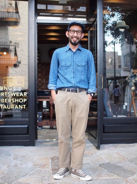 Chambray Shirt Outfit, Jean Shirt Outfits, Chambray Shirt Outfits, Chinos Men Outfit, Shirt Outfit Summer, Shirt Outfit Men, Denim Shirt Men, Dad Fashion, Relaxed Outfit