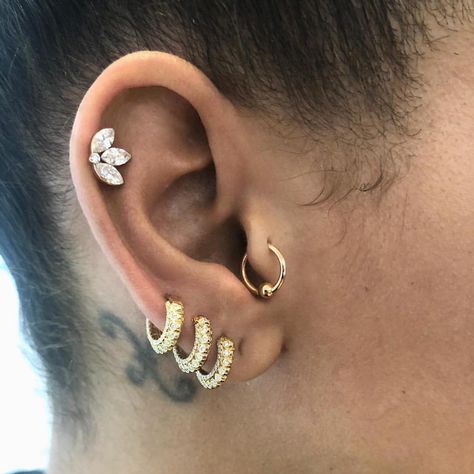 Celebrity Piercings Ears, Rihanna Ear Piercings, Celebrity Ear Piercings, Conch Ring, Piercing Inspo, Geode Jewelry, Romantic Earrings, Maria Tash, Sparkly Earrings