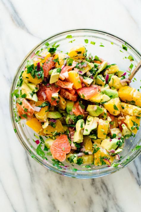 This seafood-free citrus \"ceviche\" with avocado makes an incredible side salad or party dip! It\'s as delicious as it is colorful. Avocado Ceviche, Vegan Ceviche, Appetizer Vegan, Superbowl Party Appetizers, Black Bean Salad Recipe, Best Guacamole Recipe, Ceviche Recipe, Party Dip, Citrus Salad