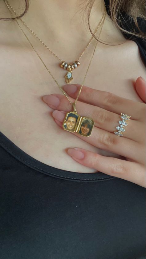 Gold Locket Necklace Aesthetic, Ring Necklace Aesthetic, Nickles Jewelry, Locket Necklace Aesthetic, Initial Necklace Aesthetic, Necklace Aesthetic Gold, Gold Necklace Aesthetic, Locket Aesthetic, Necklace Aesthetic