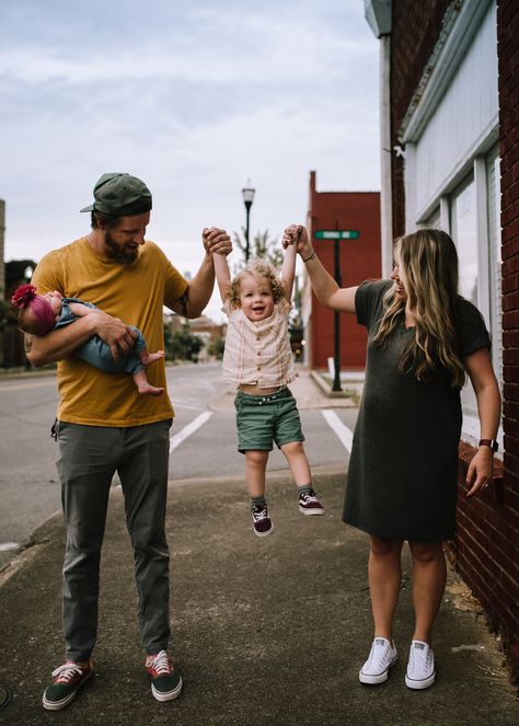 Family Photos In The City, Family Street Photography, Family Photos With Newborn And Toddler, Summer City Family Photoshoot, Family Pictures With Baby And Toddler, Family Photoshoot Downtown, Family Photos With Baby And Toddler, Small Town Family Photoshoot, Family Pictures Urban Setting