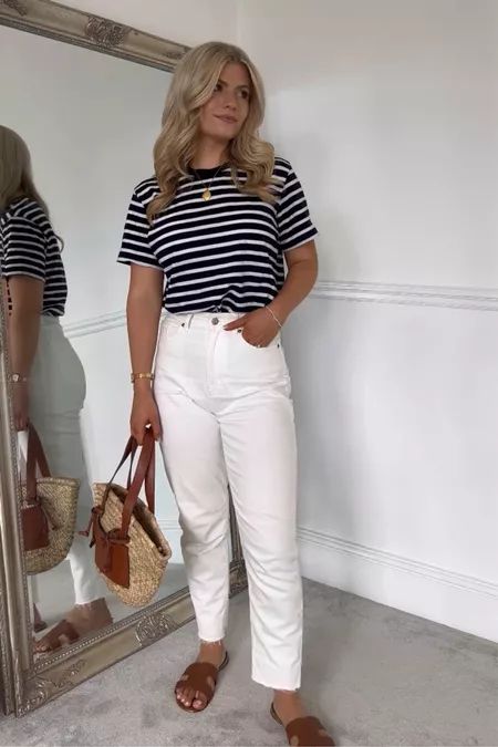 White Jeans Office Outfit Summer, White Jeans Outfit Summer 2023, Styling Cream Jeans, White Mom Jeans Outfit Summer, Cream Jeans Outfit Summer, Cream Jeans Outfit Street Style, Cream Mom Jeans Outfit, White Jeans Outfit Summer Classy, Casual White Jeans Outfit Summer