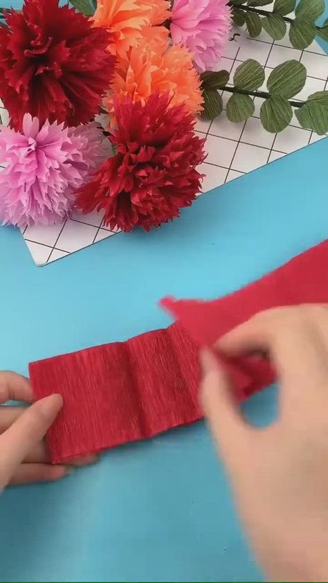 Handmade Craft Ideas, Paper Activities, Săpunuri Handmade, Paper Flower Art, Folding Paper, Paper Craft Diy Projects, Mini Gift, Handmade Flowers Paper, Diy Paper Crafts Decoration