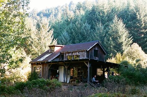 from dan opz's blog Gardens Decor, Kyle Broflovski, Cosy Room, Surf Shack, Aesthetic Board, Background Ideas, Beach Cottage Style, Small Cabin, Cabin In The Woods