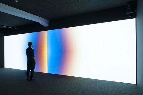 壁に近づくとサーモ的にカラフルになる Interactive Walls, Interactive Installation, Projection Mapping, Interactive Art, Art Installations, Light Installation, Design Website, Stage Design, Experiential