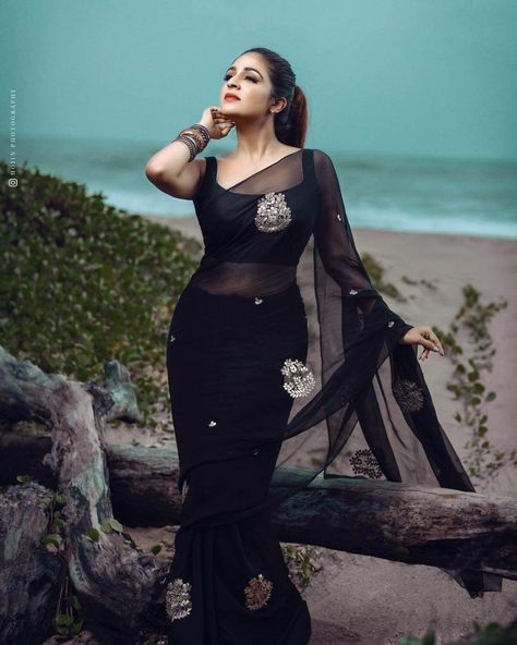 Malavika Wales Traditional Festive Outfits And Looks Malvika Wales, Black Saree Photoshoot, Malavika Wales, Saree Stills, Festive Outfits, Sarees For Girls, Saree Photos, Saree Poses, Indian Photoshoot