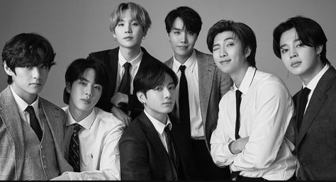 Bts Group Photo Wallpaper, Bts Laptop Wallpaper, Bts Wallpaper Desktop, World Music Awards, Monochrome Makeup Look, Bts Group Photos, Group Photo, Bts Group, I Love Bts